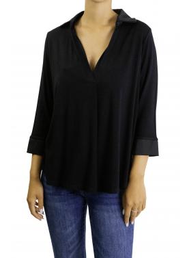 Maglia con dettagli in raso e colletto con scollo a V
